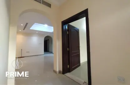 Apartment - 4 Bedrooms - 4 Bathrooms for rent in Hadbat Al Zafranah - Muroor Area - Abu Dhabi