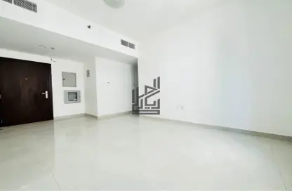 Apartment - 1 Bedroom - 2 Bathrooms for rent in Al Mamzar Plaza - Al Taawun Street - Al Taawun - Sharjah