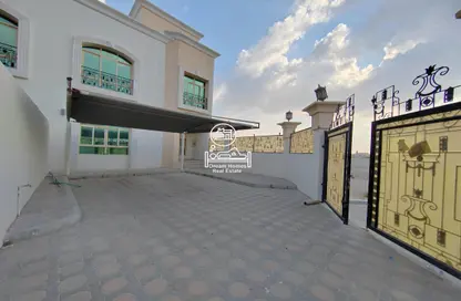 Villa - 5 Bedrooms - 5 Bathrooms for rent in Shakhbout City - Abu Dhabi