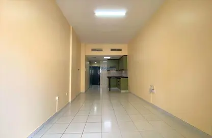 Apartment - 1 Bathroom for rent in Mankhool - Bur Dubai - Dubai