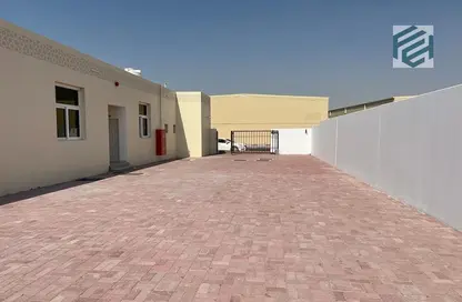 Warehouse - Studio - 2 Bathrooms for rent in Al Sajaa S - Al Sajaa - Sharjah