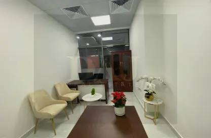 Office Space - Studio - 1 Bathroom for rent in Red Avenue - Al Garhoud - Dubai