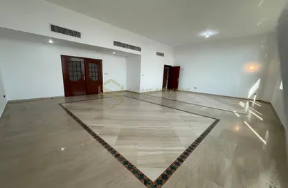 Apartment - 4 Bedrooms - 5 Bathrooms for rent in Khalifa Street - Abu Dhabi