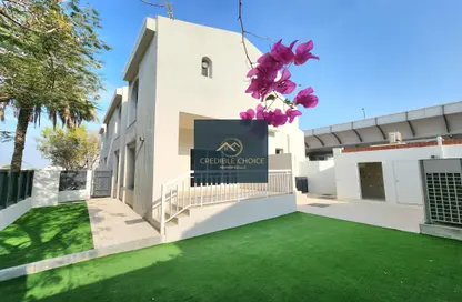 Villa - 4 Bedrooms - 5 Bathrooms for rent in Jumeirah 2 - Jumeirah - Dubai