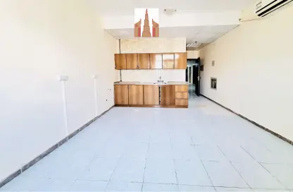 Apartment - 1 Bathroom for rent in Muwaileh 3 Building - Muwaileh - Sharjah