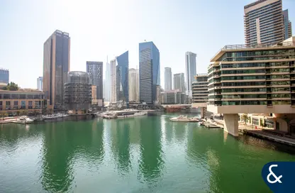 Villa - 3 Bedrooms - 5 Bathrooms for rent in Bay Central 3 - Dubai Marina - Dubai