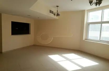 Apartment - 1 Bedroom - 2 Bathrooms for sale in Mazaya 1 - Queue Point - Dubai Land - Dubai