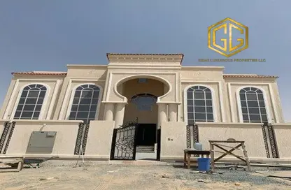 Villa - 4 Bedrooms - 5 Bathrooms for rent in Al Aweer 1 - Al Aweer - Dubai