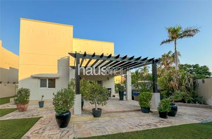 Villa - 4 Bedrooms - 5 Bathrooms for rent in Meadows 7 - Meadows - Dubai