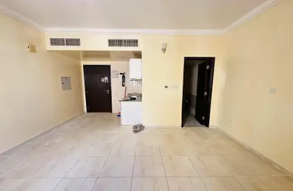 Apartment - 1 Bathroom for rent in Fire Station Road - Muwaileh - Sharjah