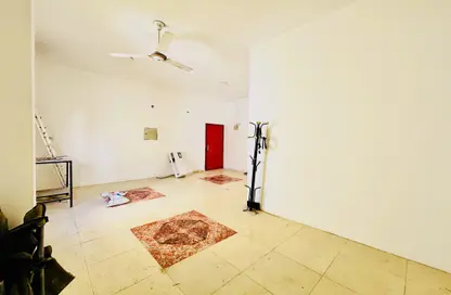 Apartment - 1 Bathroom for rent in Muwailih Building - Muwaileh - Sharjah