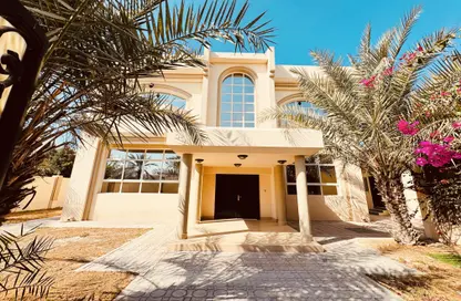 Villa - 4 Bedrooms - 7 Bathrooms for rent in Jumeirah 1 - Jumeirah - Dubai