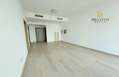 Apartment - 1 Bedroom - 2 Bathrooms for rent in Bloom Towers C - Bloom Towers - Jumeirah Village Circle - Dubai