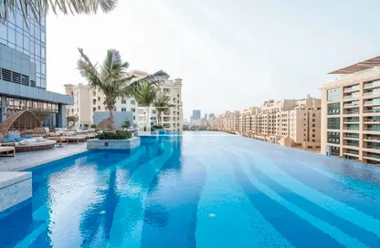 Apartment - 1 Bedroom - 2 Bathrooms for sale in The Palm Tower - Palm Jumeirah - Dubai