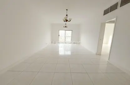 Empty Room image for: Apartment - 1 Bedroom - 1 Bathroom for rent in Al Murjan Tower - Al Majaz 2 - Al Majaz - Sharjah, Image 1
