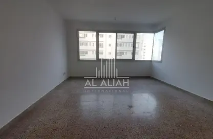 Apartment - 2 Bedrooms - 2 Bathrooms for rent in Tourist Club Area - Abu Dhabi