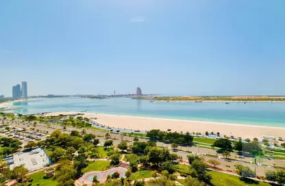 Apartment - 3 Bedrooms - 4 Bathrooms for rent in Wave tower - Corniche Road - Abu Dhabi