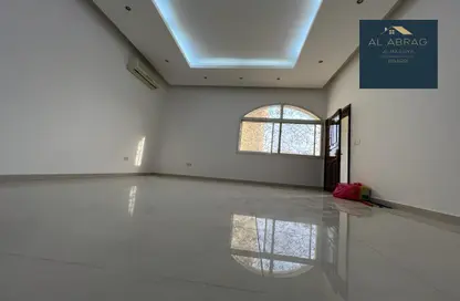 Apartment - 1 Bathroom for rent in Al Mushrif Villas - Al Mushrif - Abu Dhabi