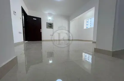 Apartment - Studio - 1 Bathroom for rent in Zig Zag Building - Tourist Club Area - Abu Dhabi