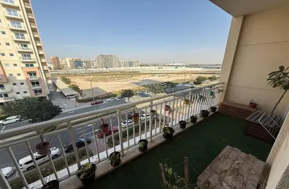 Apartment - 1 Bedroom - 2 Bathrooms for sale in Mazaya 15 - Queue Point - Dubai Land - Dubai