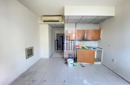 Apartment - 1 Bathroom for rent in Fire Station Road - Muwaileh - Sharjah