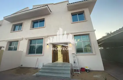 Villa - 4 Bedrooms - 6 Bathrooms for rent in Al Sharq - Sharjah