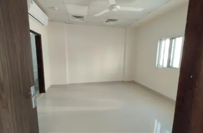 Apartment - 1 Bathroom for rent in Muwailih Building - Muwaileh - Sharjah