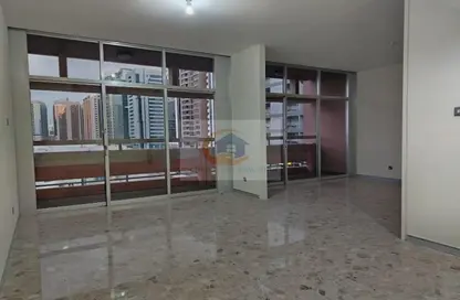 Apartment - 3 Bedrooms - 3 Bathrooms for rent in Khalidiya Street - Al Khalidiya - Abu Dhabi