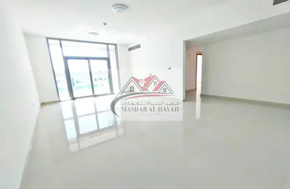 Apartment - 2 Bedrooms - 3 Bathrooms for rent in Muwaileh 29 Building - Muwaileh - Sharjah