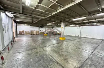 Warehouse - Studio for rent in Umm Ramool - Dubai