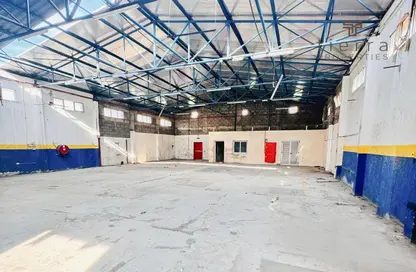 Warehouse - Studio - 2 Bathrooms for rent in Al Khabisi - Deira - Dubai