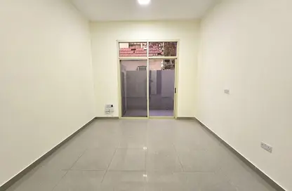 Apartment - 1 Bathroom for rent in Airport Road - Abu Dhabi