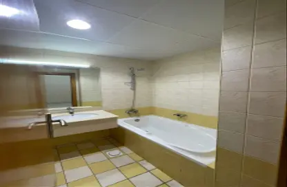 Apartment - 3 Bedrooms - 3 Bathrooms for rent in Ameer Bu Khamseen Tower - Al Majaz 3 - Al Majaz - Sharjah