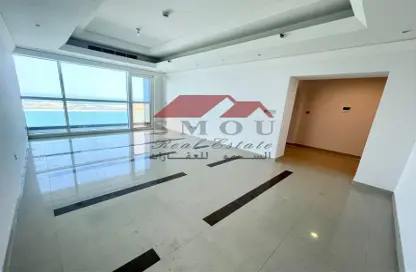 Apartment - 3 Bedrooms - 4 Bathrooms for rent in Wave tower - Corniche Road - Abu Dhabi