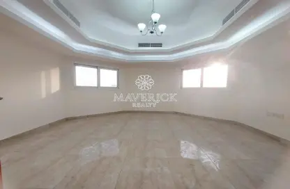 Villa - 6 Bedrooms for rent in Al Tarfa - Mughaidir - Sharjah