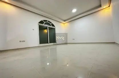 Apartment - 1 Bedroom - 1 Bathroom for rent in Al Mushrif Villas - Al Mushrif - Abu Dhabi