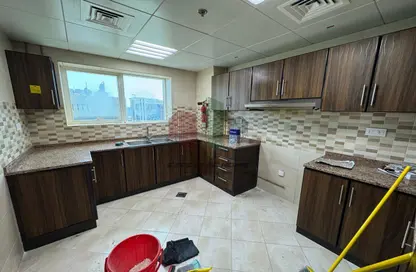 شقة - 2 غرف نوم - 3 حمامات للايجار في بناء زيك زاك - منطقة النادي السياحي - أبوظبي