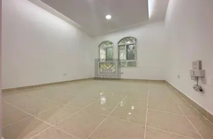 Apartment - 1 Bathroom for rent in Airport Road - Abu Dhabi