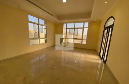 Villa - 4 Bedrooms - 6 Bathrooms for rent in Shakhbout City - Abu Dhabi