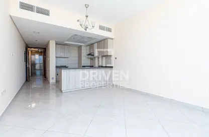 Apartment - 1 Bedroom - 2 Bathrooms for rent in Chaimaa Premiere - Jumeirah Village Circle - Dubai