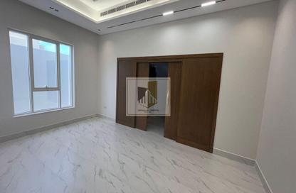 Villa - 6 Bedrooms for rent in Shakhbout City - Abu Dhabi