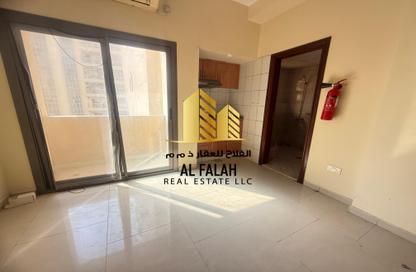 Apartment - 1 Bathroom for rent in Rolla Square - Rolla Area - Sharjah