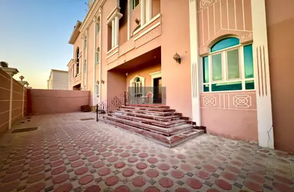 شقة - 4 غرف نوم - 5 حمامات للايجار في مركز محمد بن زايد - مدينة محمد بن زايد - أبوظبي