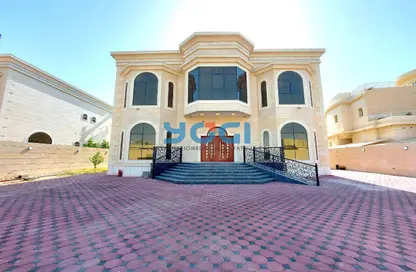 Villa - 5 Bedrooms for rent in Al Barsha South 2 - Al Barsha South - Al Barsha - Dubai