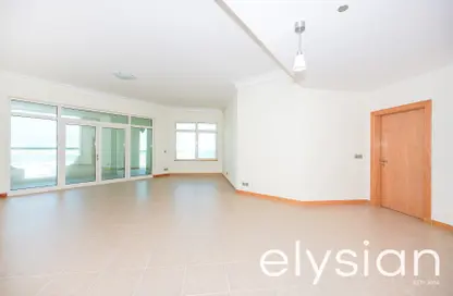 Apartment - 3 Bedrooms - 4 Bathrooms for sale in Al Tamr - Shoreline Apartments - Palm Jumeirah - Dubai