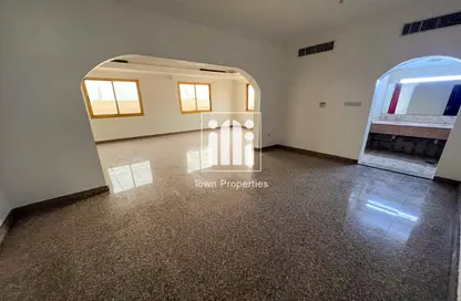 Apartment - 4 Bedrooms - 5 Bathrooms for rent in Muroor Area - Abu Dhabi