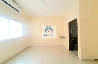 Apartment - 1 Bathroom for rent in Muwailih Building - Muwaileh - Sharjah