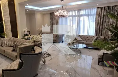 Villa - 5 Bedrooms - 6 Bathrooms for sale in West Yas - Yas Island - Abu Dhabi