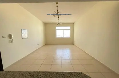 Apartment - 1 Bedroom - 2 Bathrooms for sale in Mazaya 7 - Queue Point - Dubai Land - Dubai