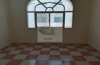 Empty Room image for: Villa for rent in Umm Al Nar - Abu Dhabi, Image 1